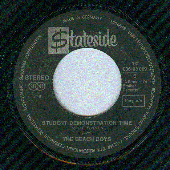 The Beach Boys : Don't Go Near The Water (7", Single)