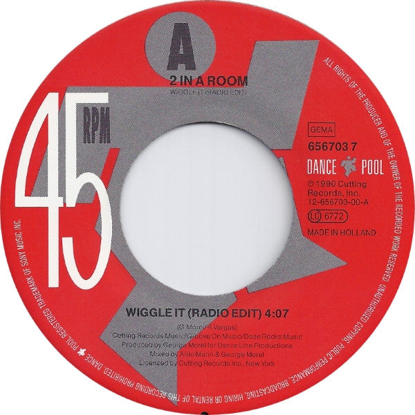 2 In A Room : Wiggle It (7", Single)