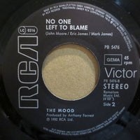 The Mood : Paris Is One Day Away / No One Left To Blame (7", Single)
