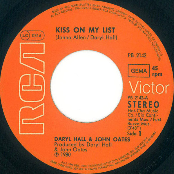 Daryl Hall & John Oates : Kiss On My List / Africa (7", Single)