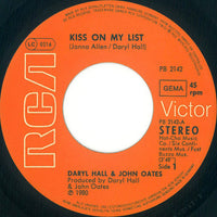 Daryl Hall & John Oates : Kiss On My List / Africa (7", Single)