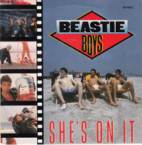 Beastie Boys : She's On It (7", Single, M/Print)