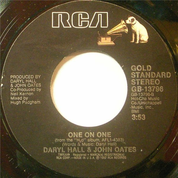 Daryl Hall & John Oates : Maneater / One On One (7", Single)