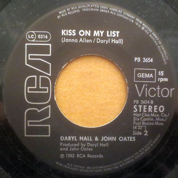 Daryl Hall - John Oates* : Say It Isn't So b/w Kiss On My List (7", Single)