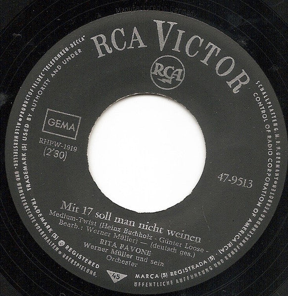 Rita Pavone : Mit 17 Soll Man Nicht Weinen / Mein Jack, Der Ist 2 Meter Groß (7", Single)