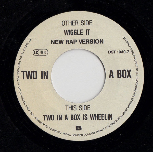 Two In A Box : Wiggle It (Limited DeeJay Edition) (7")