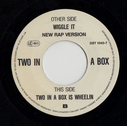 Two In A Box : Wiggle It (Limited DeeJay Edition) (7")