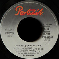 Cyndi Lauper : Girls Just Want To Have Fun (7", Single)