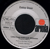 Daisy Door : Liebe Fragt Nicht Nach Millionen / Was Liebe Ist (7", Single)