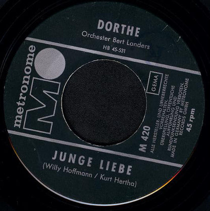 Dorthe* : Junge Liebe / Rot Ist Die Liebe (7", Single)