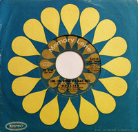 Hollies* : Long Cool Woman In A Black Dress / Long Dark Road (7", Single)