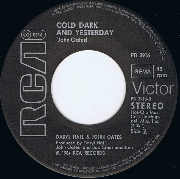 Daryl Hall & John Oates : Out Of Touch (7", Single)