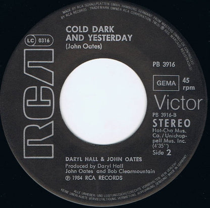 Daryl Hall / John Oates* : Out Of Touch (7", Single)