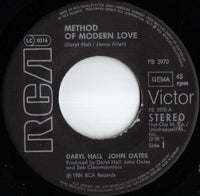 Daryl Hall & John Oates : M·e·t·h·o·d O·f Modern L·o·v·e (Edited Version) (7", Single)