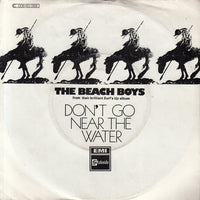 The Beach Boys : Don't Go Near The Water (7", Single)