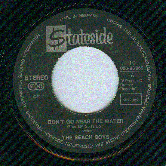 The Beach Boys : Don't Go Near The Water (7", Single)