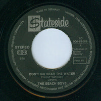 The Beach Boys : Don't Go Near The Water (7", Single)