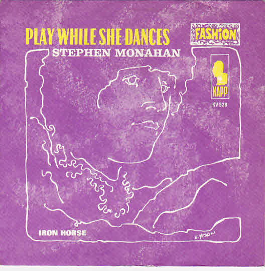 Stephen Monahan : Play While She Dances (7", Single)
