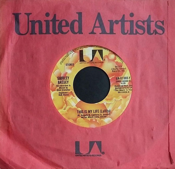 Shirley Bassey : This Is My Life (LaVita) / Copacabana (At The Copa) (7", Single, Styrene)