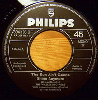 The Walker Brothers : The Sun Ain't Gonna Shine Any More / Young Man Cried (7", Single, Mono, RE)