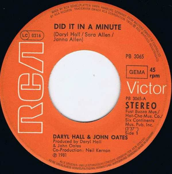 Daryl Hall & John Oates : Did It In A Minute (7", Single)
