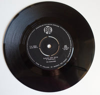 The Searchers : Sugar And Spice / Sure Know A Lot About Love (7", Single)