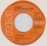 The Kinks : Sitting In The Midday Sun / One Of The Survivors (7", Single)