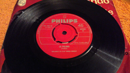 Malando And His Tango Orchestra : La Paloma / O Sole Mio (7", Single, Mono)
