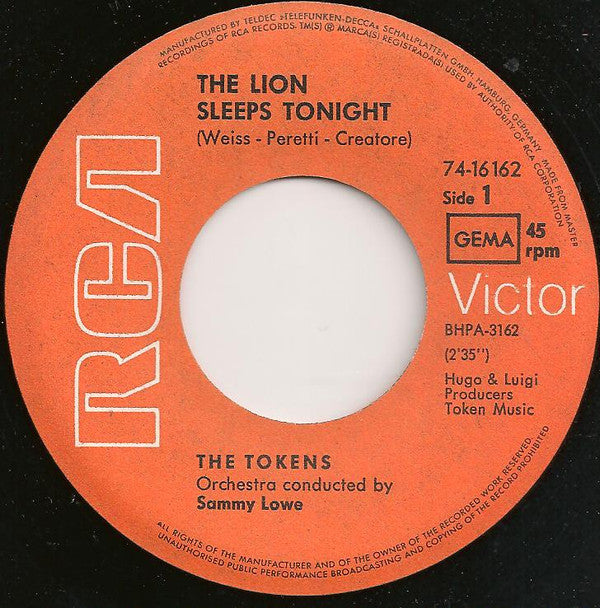 The Tokens : The Lion Sleeps Tonight / B'Wa Nina (7", Single, RE)