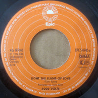5000 Volts : Light The Flame Of Love (7", Single)