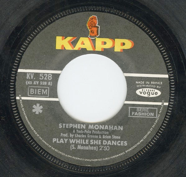 Stephen Monahan : Play While She Dances (7", Single)