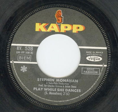 Stephen Monahan : Play While She Dances (7", Single)