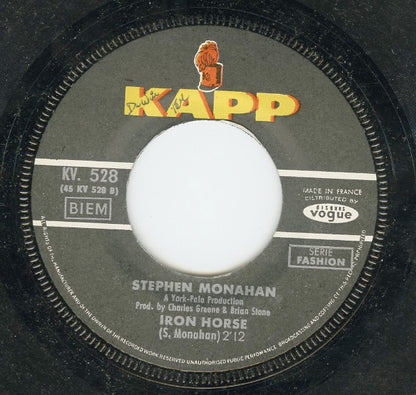 Stephen Monahan : Play While She Dances (7", Single)