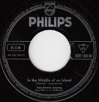 Tony Bennett : I Am / In The Middle Of An Island (7", Single)