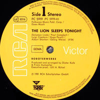 Roboterwerke : The Lion Sleeps Tonight / High On Tech (12", Single)