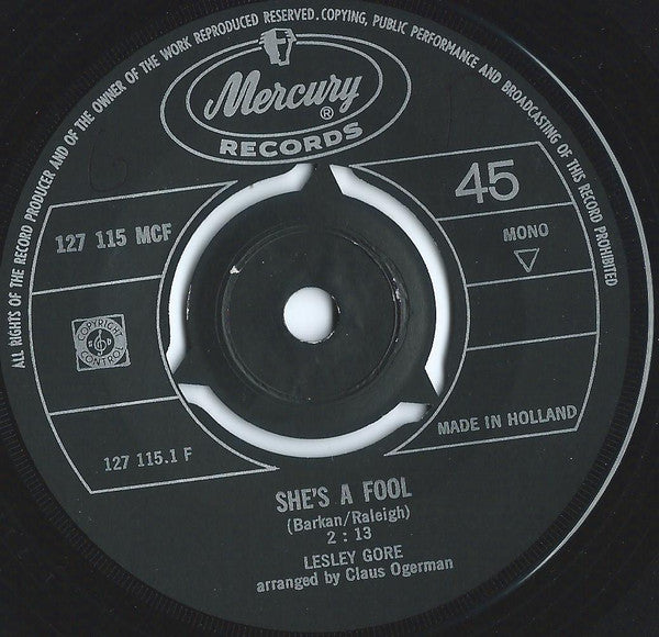 Lesley Gore : She's A Fool / The Old Crowd (7", Single, Mono)