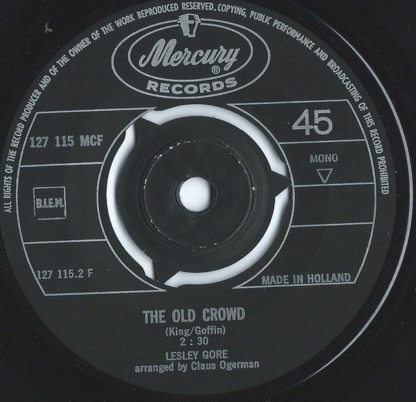 Lesley Gore : She's A Fool / The Old Crowd (7", Single, Mono)